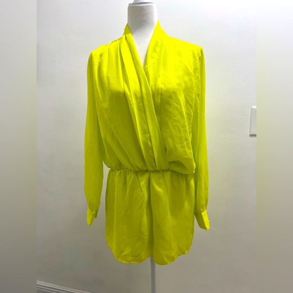 superdown kaycie drape neck romper size Medium Lemon EUC - Picture 2 of 11